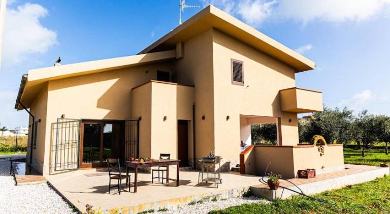 Villa with 3 rooms for 8 persons in Castelvetrano