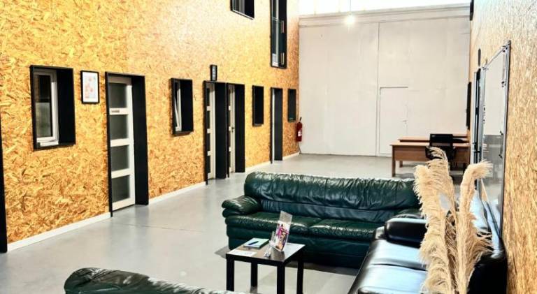 Suites DUBAI chambre privee avec espaces communs — photo 5