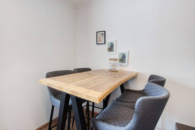Apartment with fast internet, barbeque & patio | Mountain view | Ski nearby | Dogs allowed — photo 2