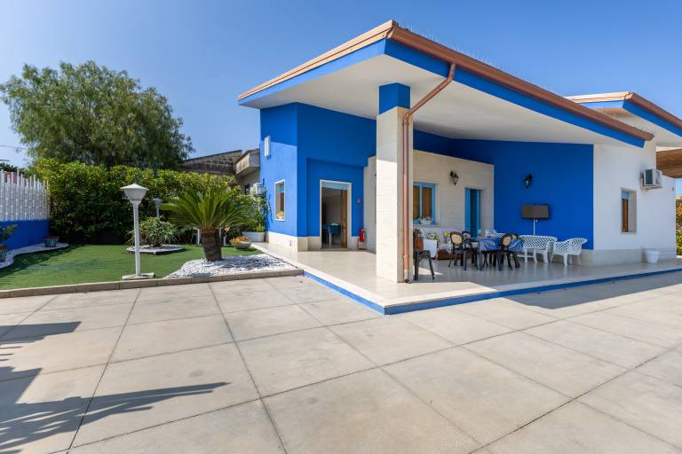 Villa 'Lindarelax' with Private Pool, Wi-Fi, and Air Conditioning in Ragusa