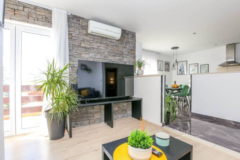 Three bedroom apartment with balcony and sea view Duće, Omiš (A-24975-a) — photo 5