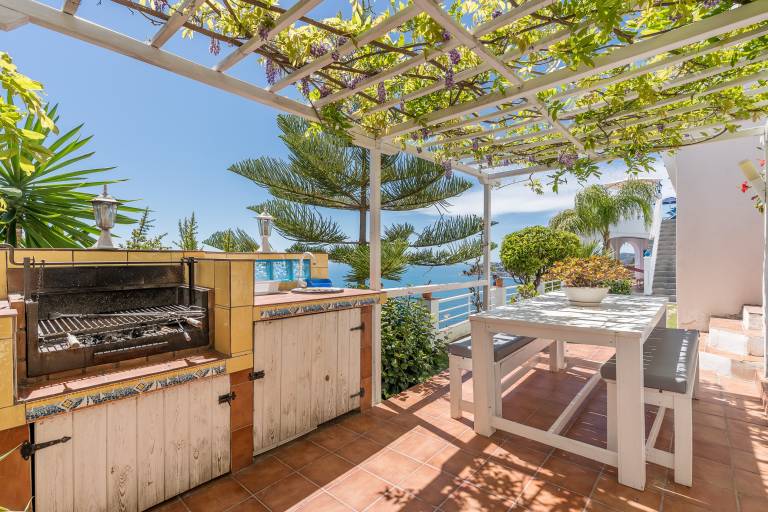 Villa "Buganvilla" with Sea Views, Pool, Hot Tub, Terraces and Garden — photo 4