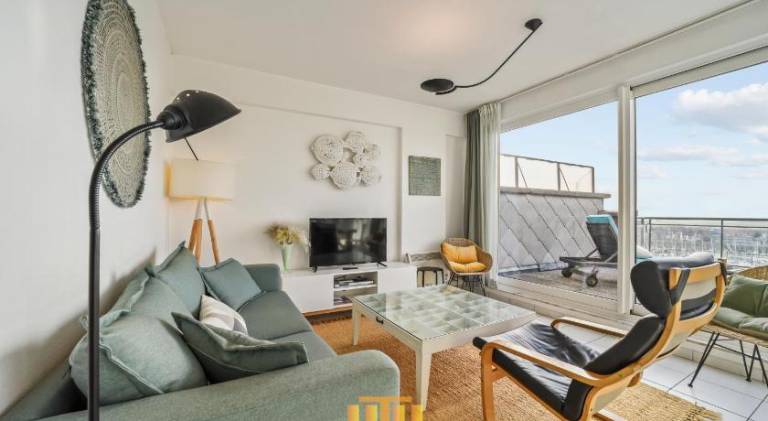 Rental apartment with terrace — photo 2