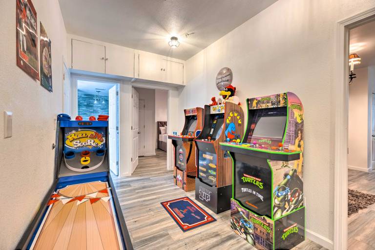 'Hilltop Hideaway' Branson Home w/ Trampoline! — photo 3
