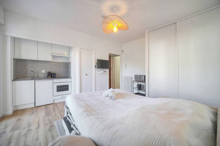 LUMINEUX STUDIO AVEC LOGGIA A0B203 — photo 3