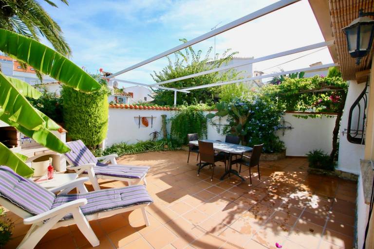 Fully equipped chalet with terrace, BBQ & garden | Next to the beach | Pets are welcome — photo 4