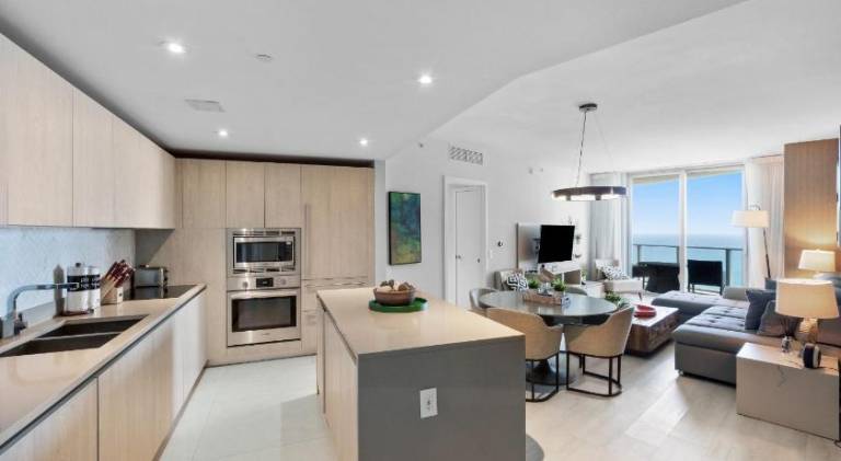 Picturesque Beachfront Condo - LOVELY 2BD and 2BA APT WITH DIRECT OCEAN VIEW — photo 5
