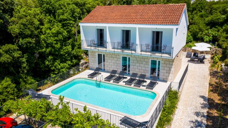 Ferienhaus in Molunat für max. 12 Personen Ferienhaus in Molunat für max. 12 Personen