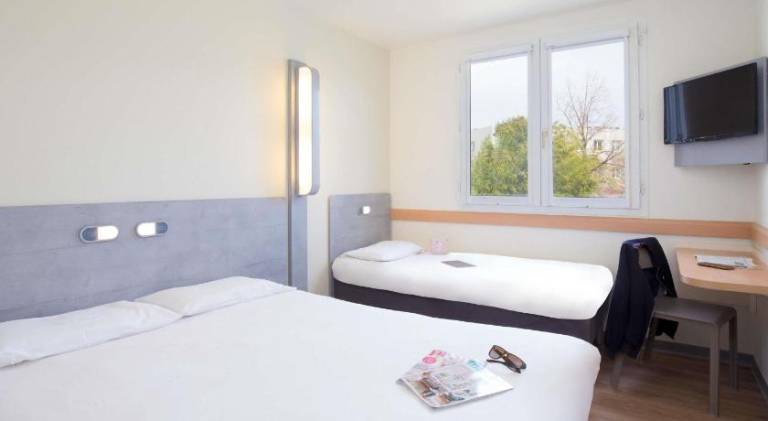 Ibis budget Aubagne Paluds Agora — photo 2