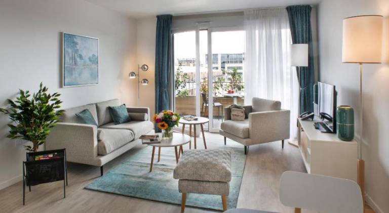 Serviced apartment with pool, terrace & sauna in Versailles