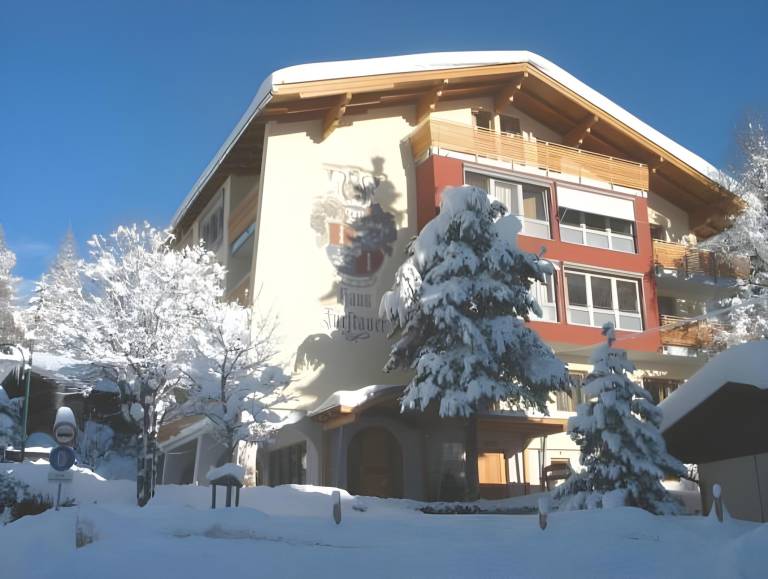 Holiday apartment with garden & terrace | Perfect for remote work in Saalbach-Hinterglemm