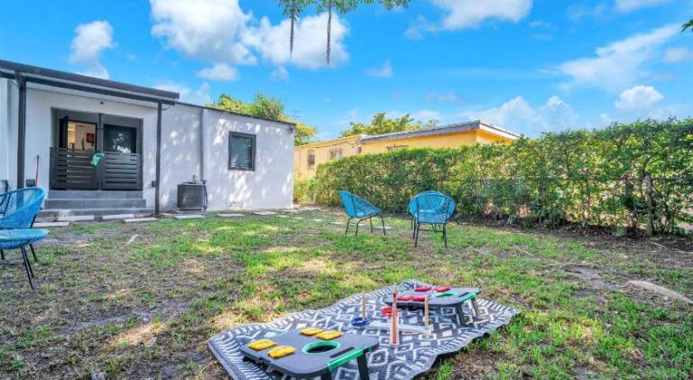 Villa Roads - Ideal Stay in Miami - King - Bed Parking - Near Airport, Brickell, Coconut Grove, Litt — photo 4