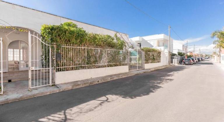 Vacation home with yard in Porto Cesareo