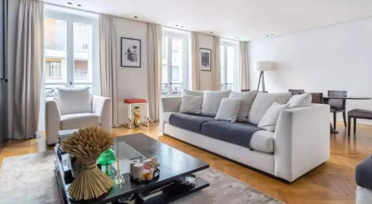 Amazing apartment 2BDR/6PAX next to Champs Elysees in Courbevoie