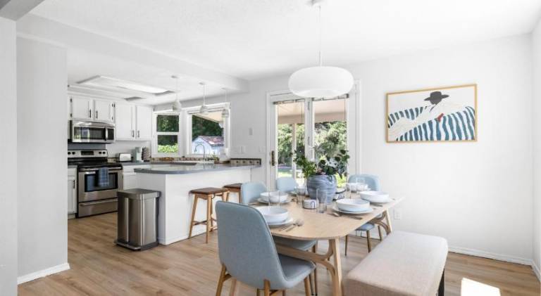 Stylish Renovation, Perfect for Families & Pets, Garage Parking, Sleeps 10 — photo 2