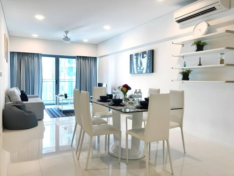 Serviced apartment with patio & pool | Close to Petronas Towers | Good for workation — photo 3