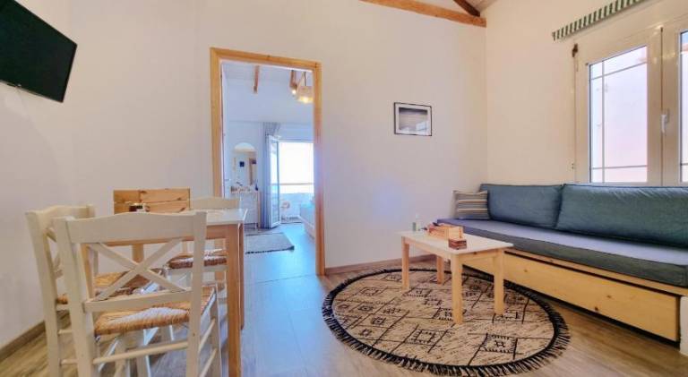 Apartment with BBQ, terrace & yard — photo 4