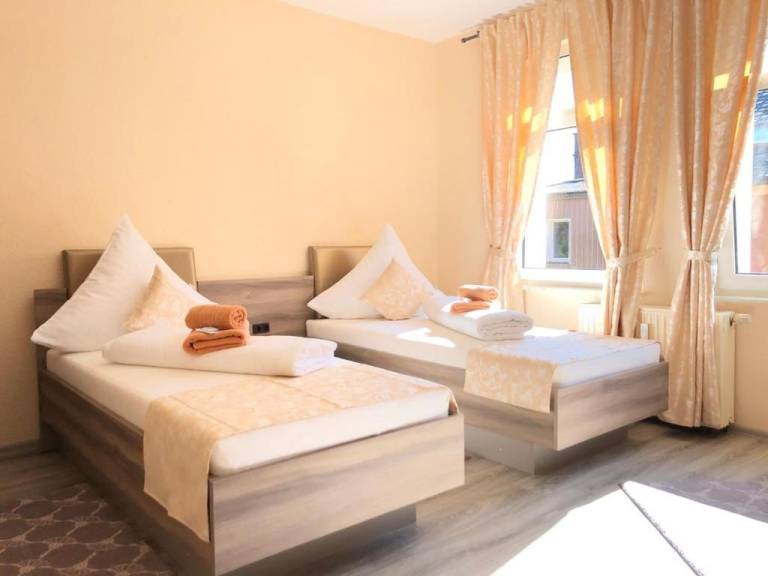 Zweibettzimmer mit Gemeinschaftsbad