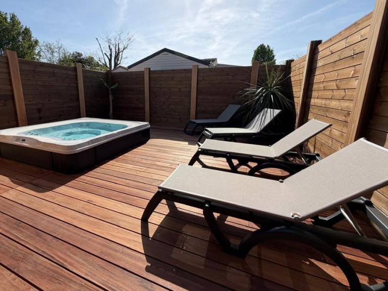 Mobile home with heated pool & patio — photo 2