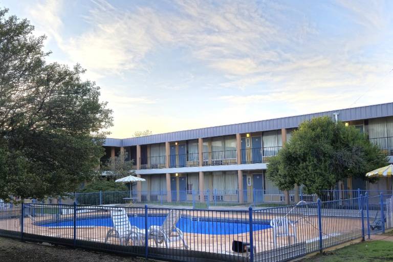 Castle Inn & Suites by OYO Lawton — photo 3