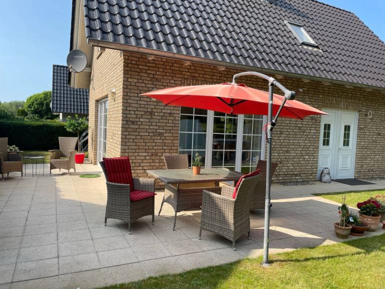 Vacation home with barbecue, patio & garden — photo 3
