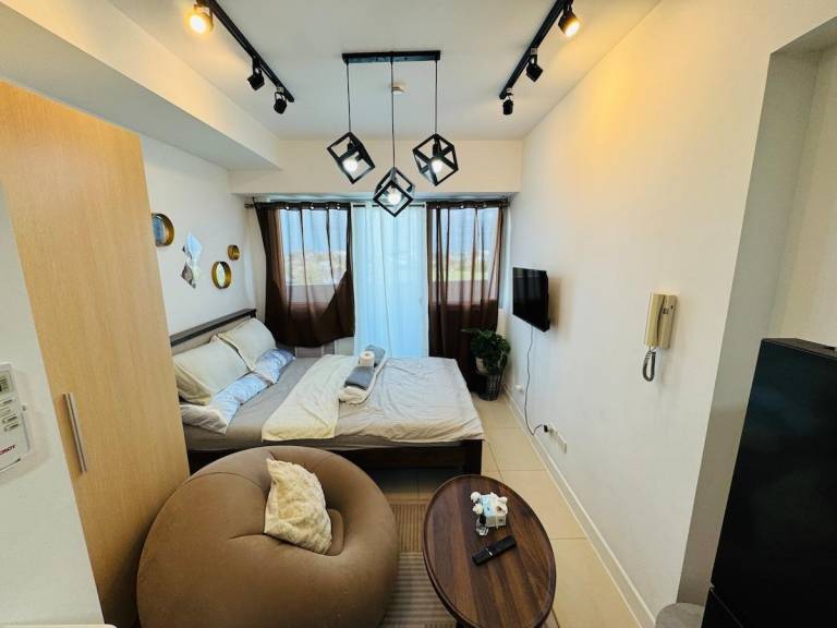 Vacation home with pool in Quezon City