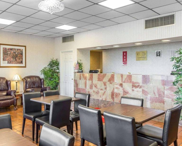 Econo Lodge Calhoun South — photo 3
