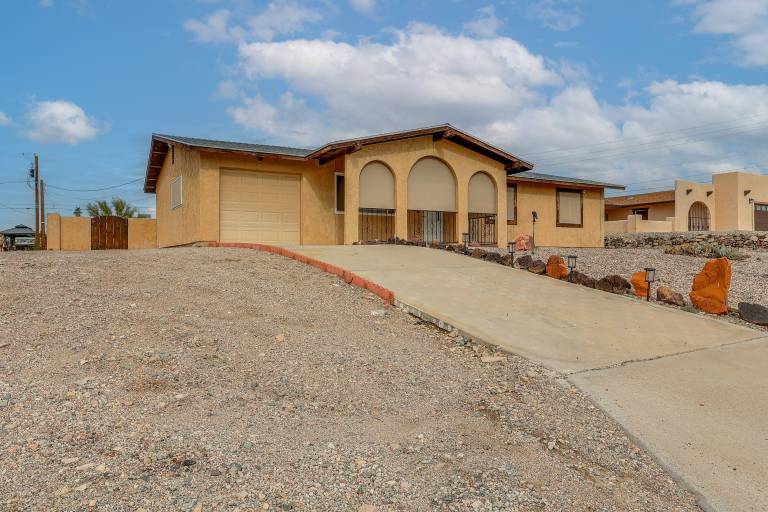 Pool & Patio! Mod Desert Digs Near Lake Havasu — photo 3