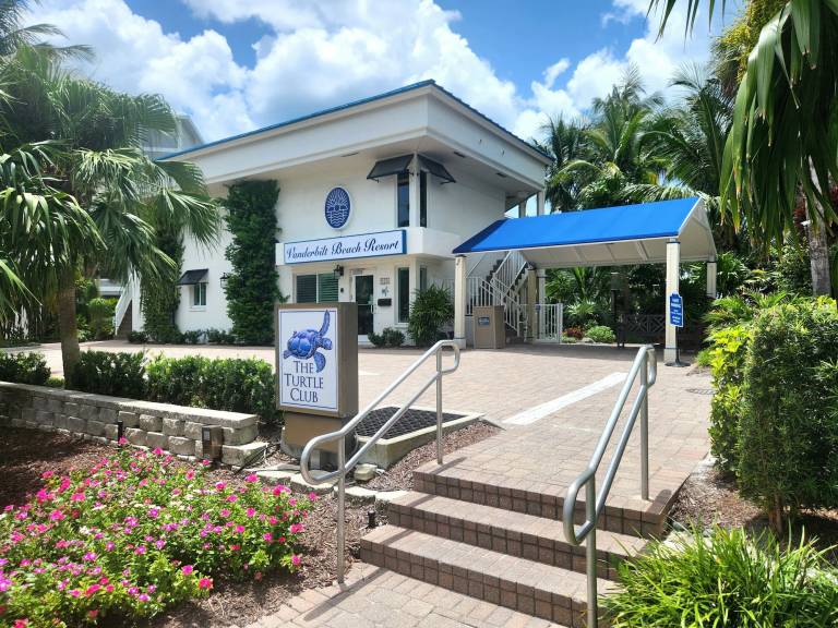 Resort  Pelican Bay