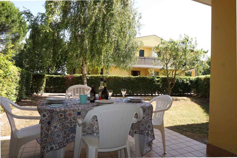 Rental apartment with yard, pool & patio | Dogs allowed — photo 2