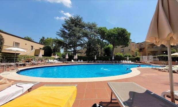 Apartment with pool in Pozzolengo