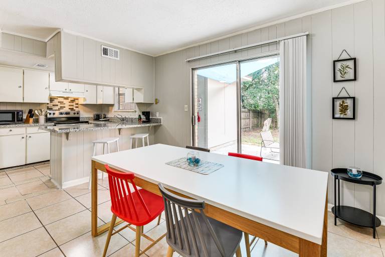 2 Mi to Garniers Beach Park: Pet-Friendly FWB Home — photo 2