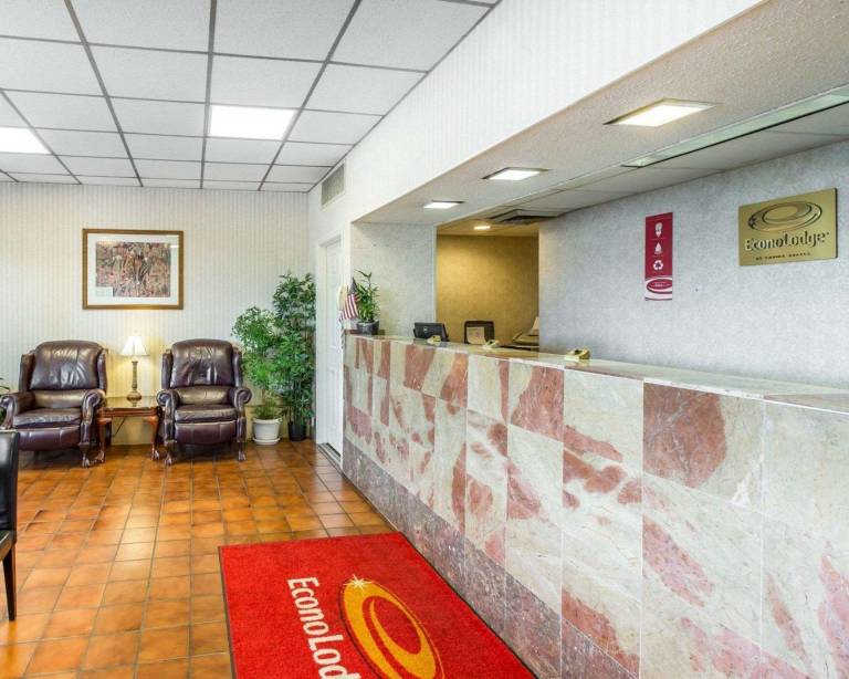 Econo Lodge Calhoun South — photo 5