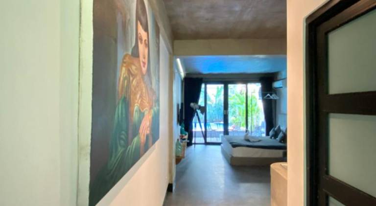 Apartment with pool — photo 4