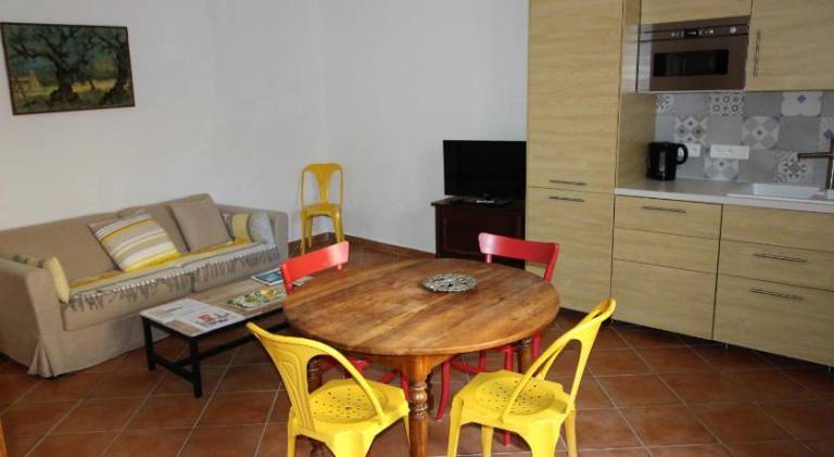 House with 2 rooms for 6 persons — photo 4