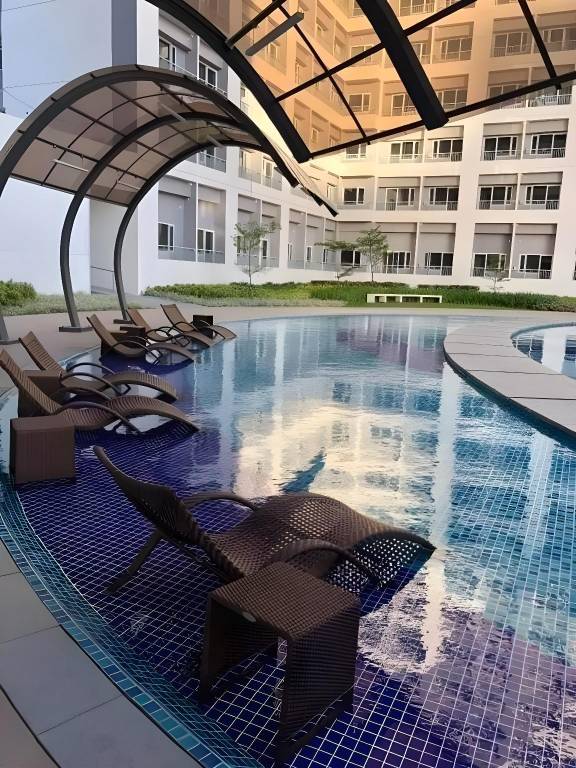 Vacation home with hot tub & pool in Taguig