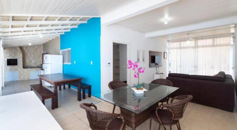 Vacation home with pool — photo 3