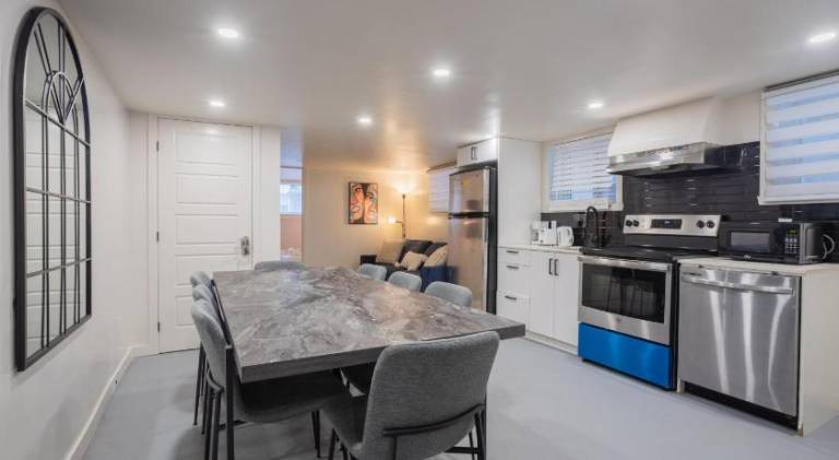 Stylish 4BR in the heart of Plateau Montreal — photo 2