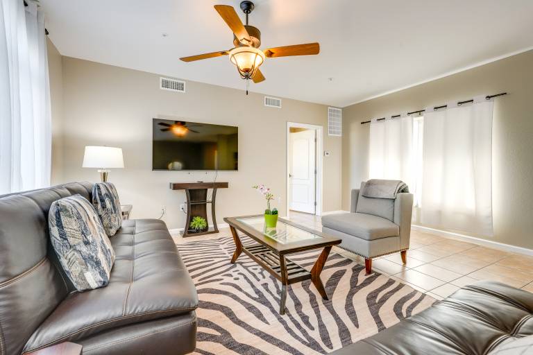 1 Mi to Tempe Beach Park Well Equipped Condo