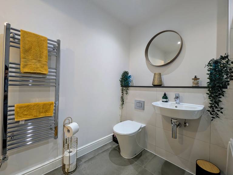 Family Friendly Stay Near London WiFi