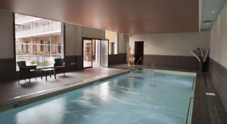 Serviced apartment with pool, garden & terrace | Next to Cité du Vin in Bruges