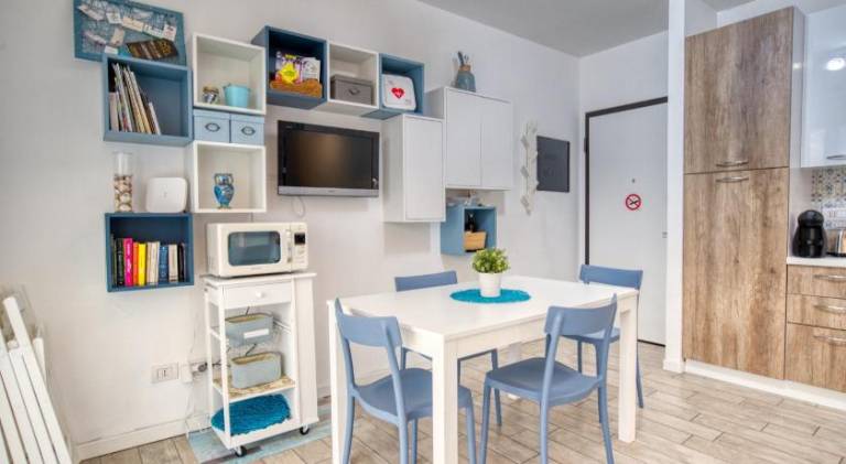 Apartment with garden — photo 4