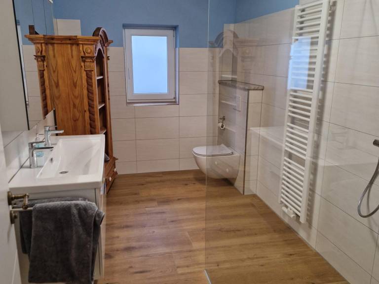 Child-friendly big vacation home with sauna, patio & hot tub | Pets allowed — photo 4
