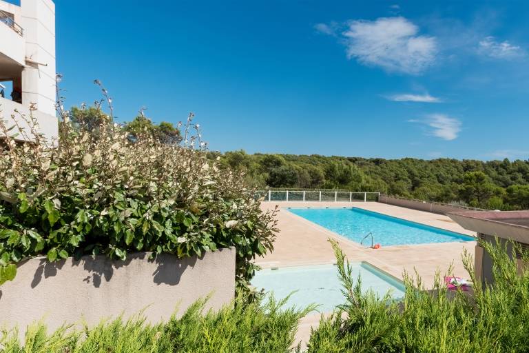 Holiday apartment with terrace & pool — photo 3