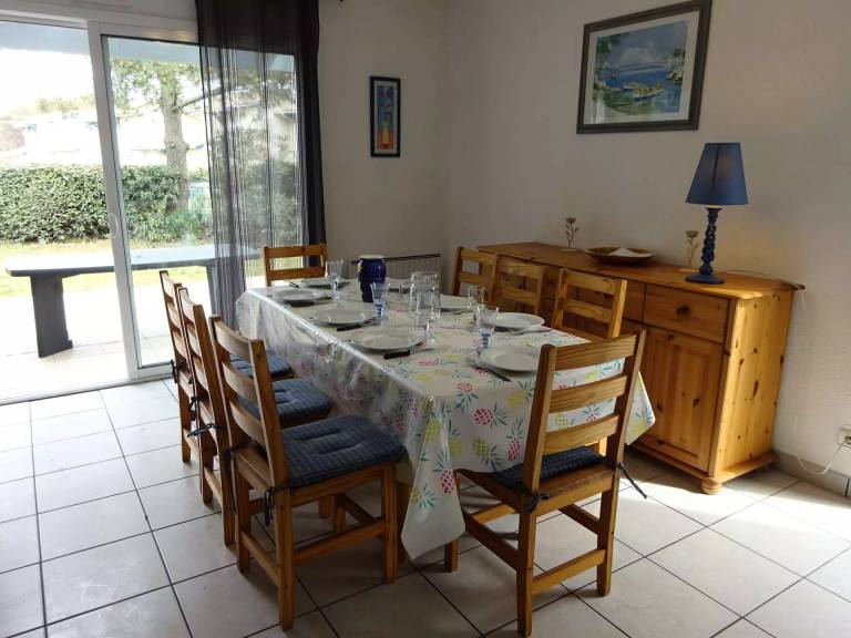 House with barbecue & yard — photo 4