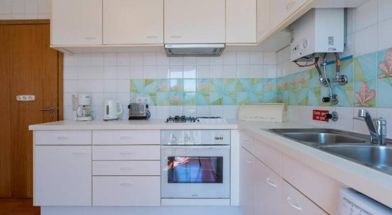Fully equipped wonderful rental apartment with patio & pool | Pet-friendly — photo 4