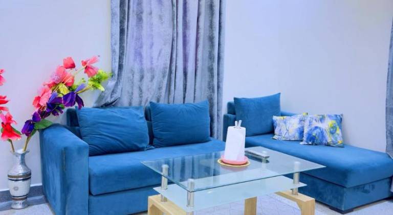Quiet Central Home Near Beach - High Speed WiFi, Free Parking & Private Entry — photo 3