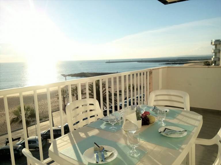 Apartment with patio — photo 2