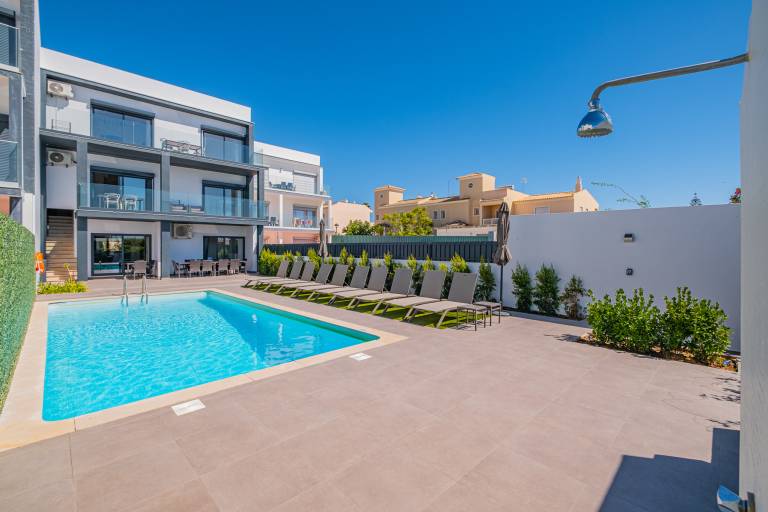 Villa with private pool, terrace & yard in Albufeira