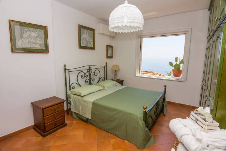 Rental apartment with patio & yard | Sea view — photo 4